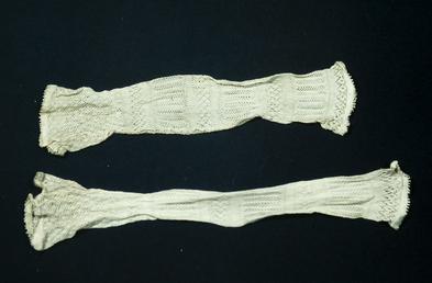 White lace mittens