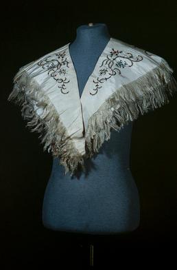 Embroidered collar