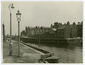 View across Castletown Harbour to Castle Arms Hotel…