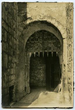 Main inner entrance to Castle Rushen showing portcullis,…