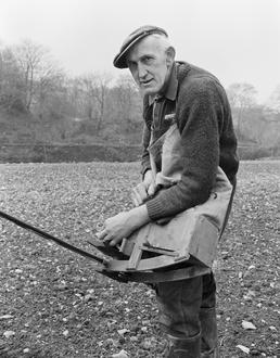 Dougie Corrin with sowing 'fiddle', Ballaspit, Patrick