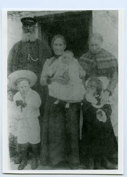 Thomas and Eleanor Karran and family, Cregneash
