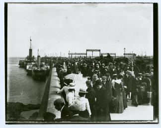 Crowds on Victoria Pier, Douglas