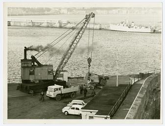 Steam crane, Battery Pier, Douglas Harbour
