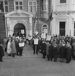 Pensioners demonstration, Tynwald, Douglas