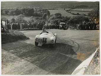 Motorcar no.21 Mike Hawthorn in a Frazier Nash…
