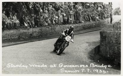 Stanley Woods riding machine number 30, 1935 TT…