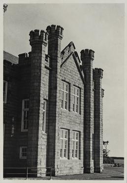 Entrance, King William's College, Malew