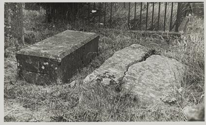 Cosnahan grave, Santon