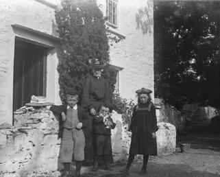 Aunt Murray and children outside their house, Isle…
