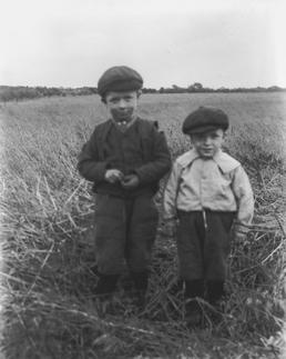Children John and William Murray in a corn…