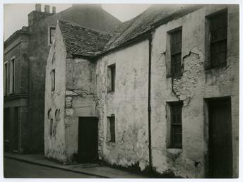 'Peel's oldest house' on the left, Douglas Street