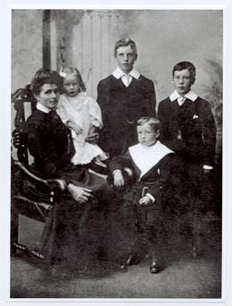 Eleanor Margaret Kelly with her children and members…