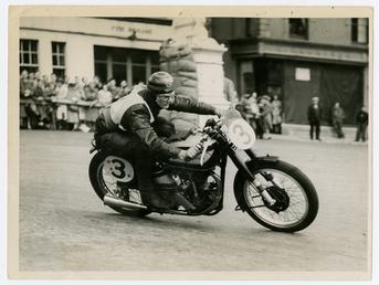Albert Moule racing in 1947 Manx Grand Prix