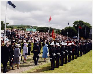 Elizabeth II in procession making its way from…