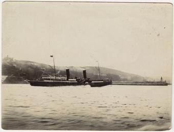 Paddle steamer 'Empress Queen'
