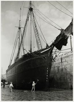 The schooner 'Margaret Garton' alongside Port St Mary…