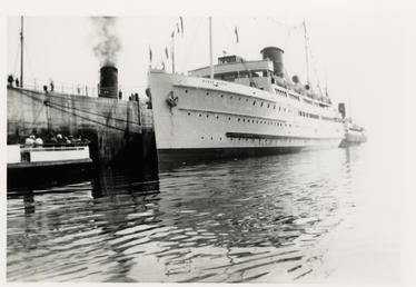TSS 'Mona's Queen (III)', No.1 berth, Victoria Pier…