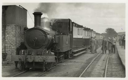 Steam engine and carriages at St Johns